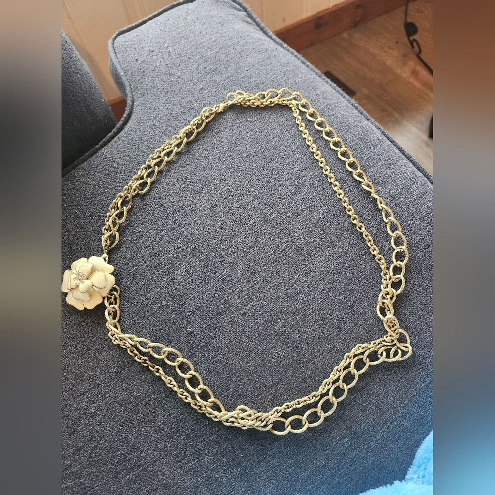 Stella And Dot Gold Chain Necklace with Floral Accent